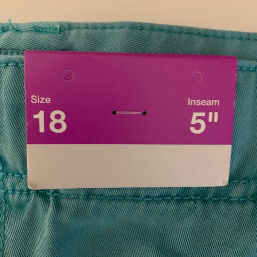 Shorts - Picture 2 of 3